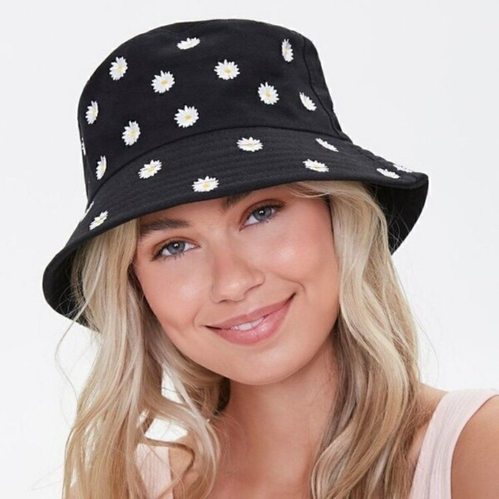 Alice and Olivia Reversible Bucket Hat - NWT